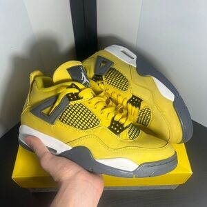Jordan 4 Retro Lightning Yellow Size 9